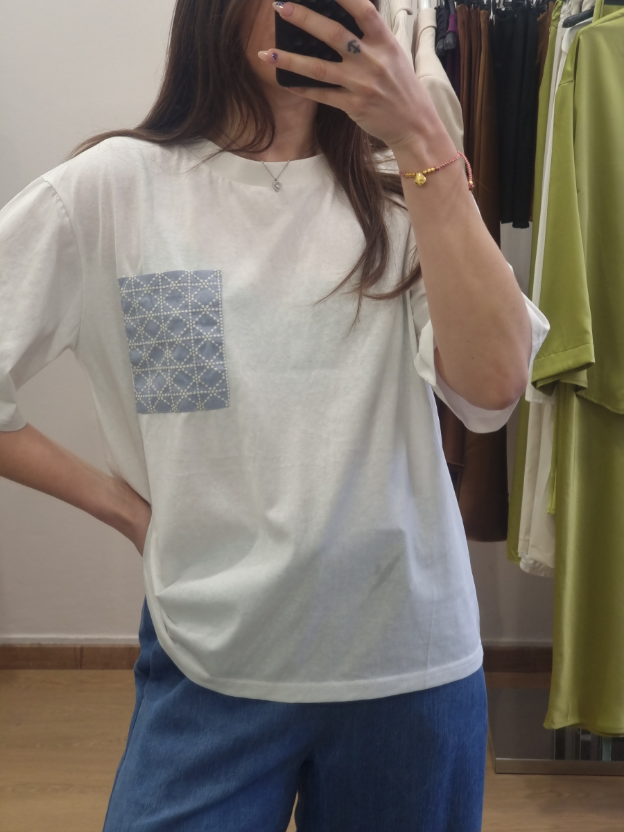 Μπλούζα με σχέδιο στην τσέπη