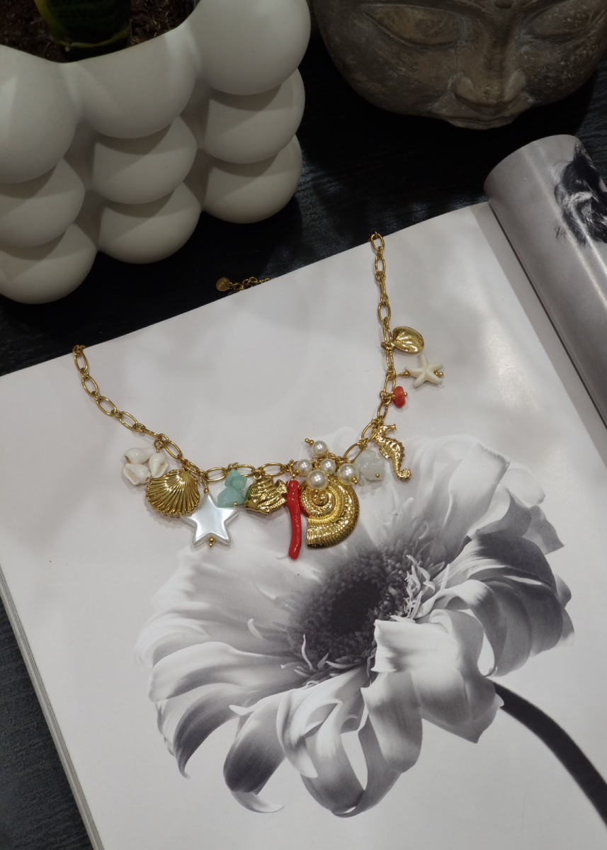Κολιέ με κρεμαστά charms