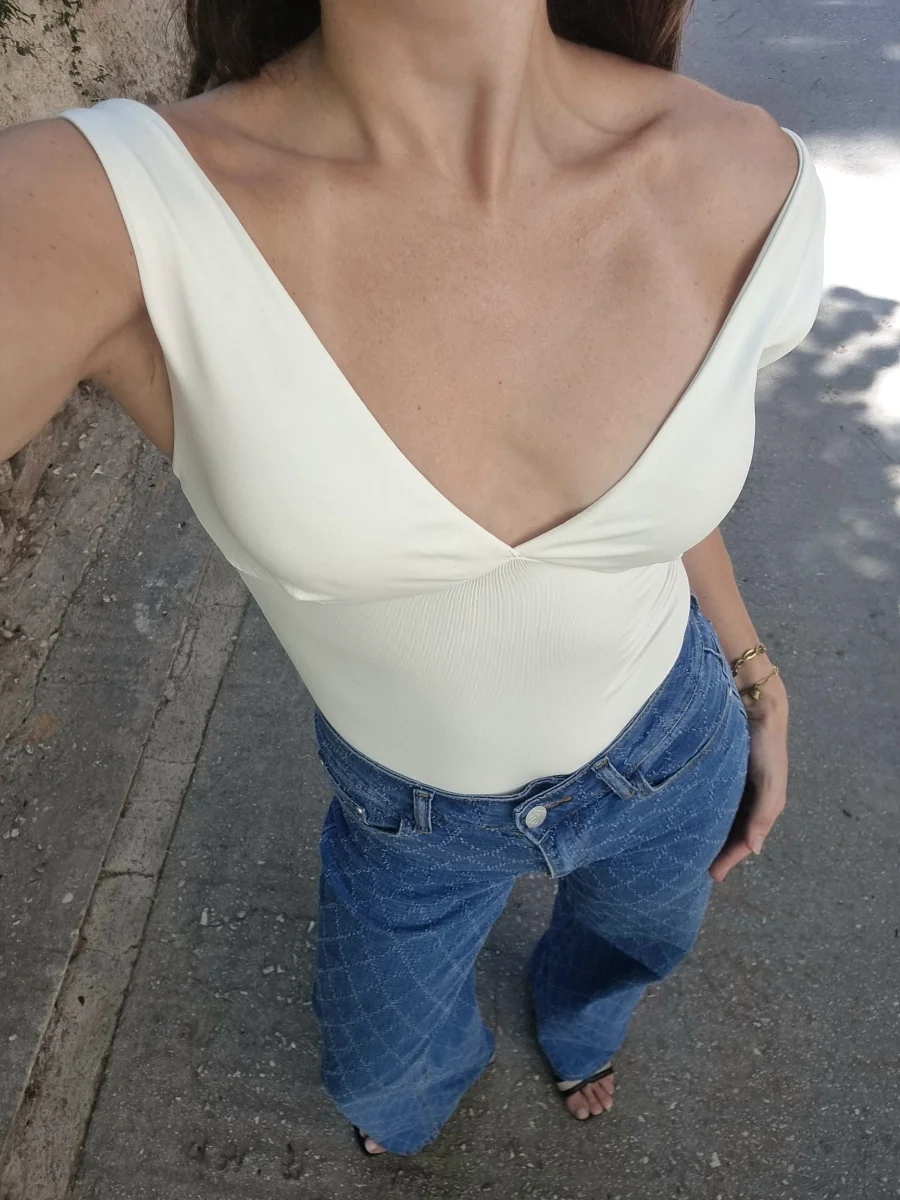 Κορμάκι με ντεκολτέ V