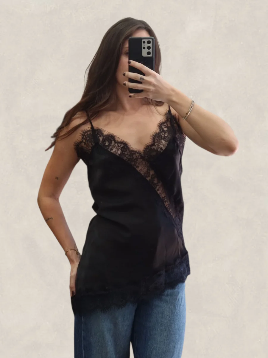 Ασύμμετρο σατέν τοπ με δαντέλα