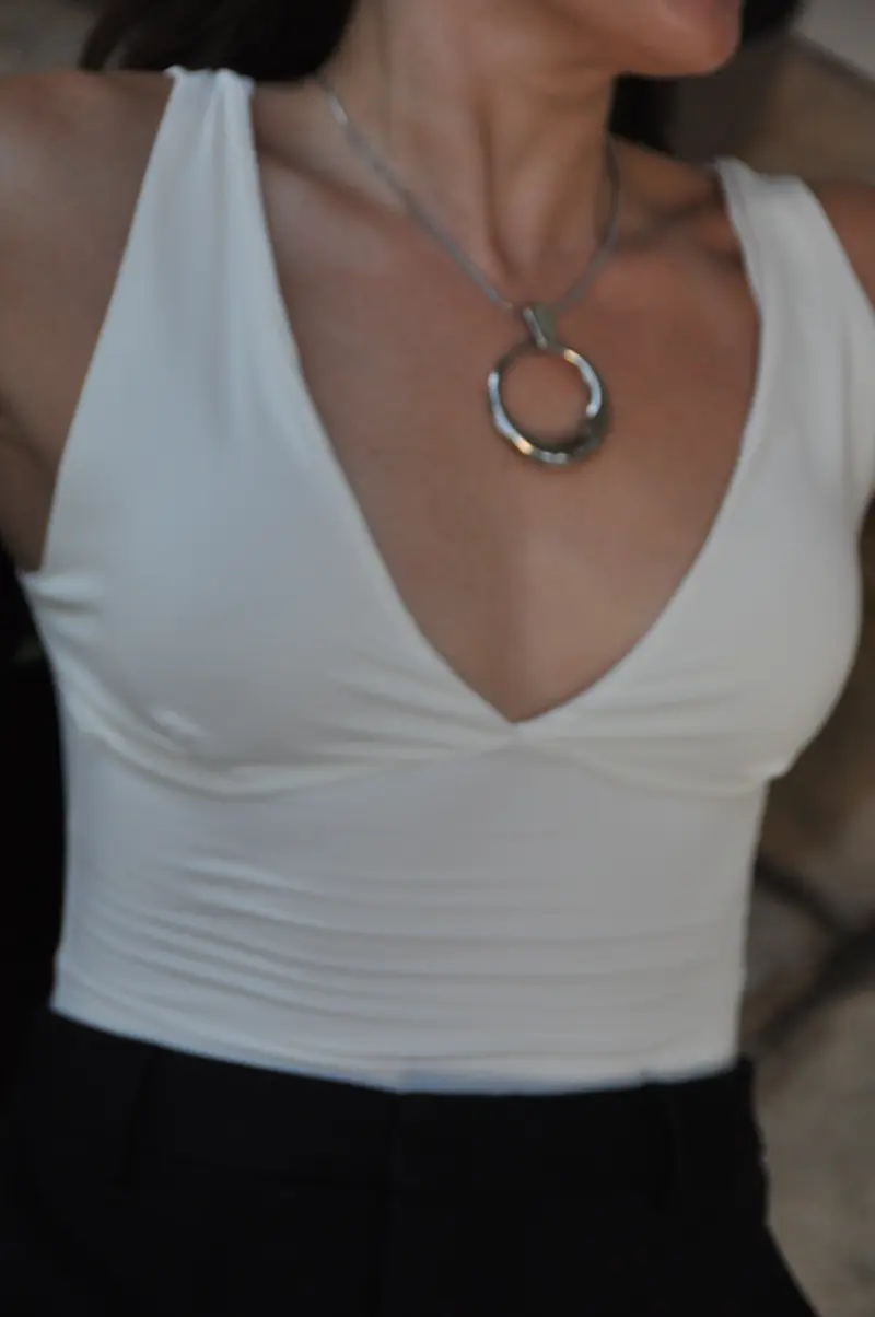 Κορμάκι με ντεκολτέ V