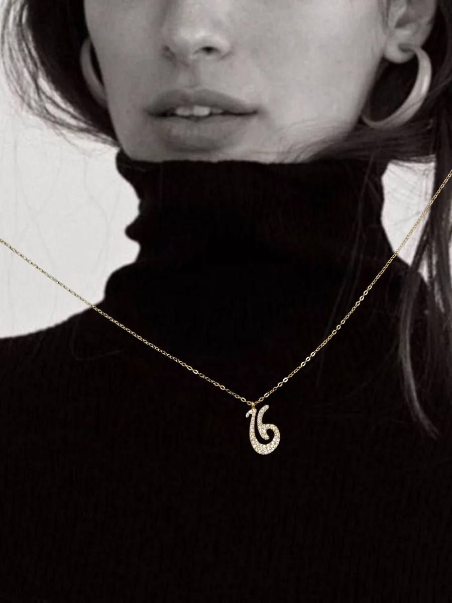 Κρεμαστό κολιέ γούρι "26" με ζιργκόν