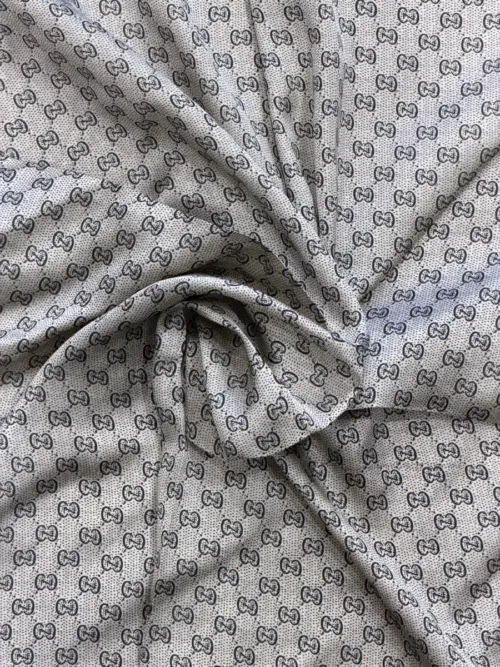 Ασπρόμαυρο μαντήλι με σχέδιο