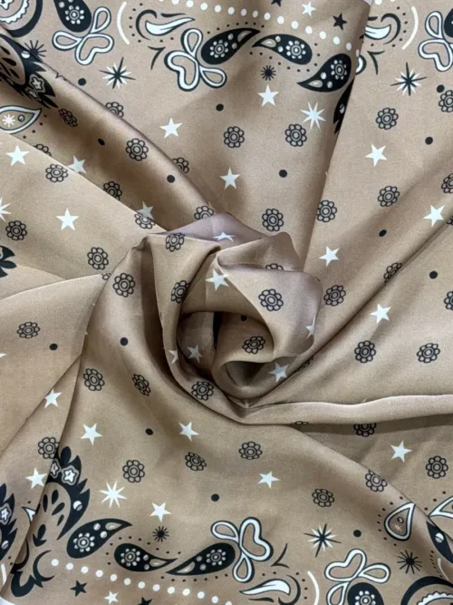 Μαντήλι τύπου μπαντάνα