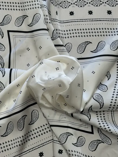 Μαντήλι με λαχούρια