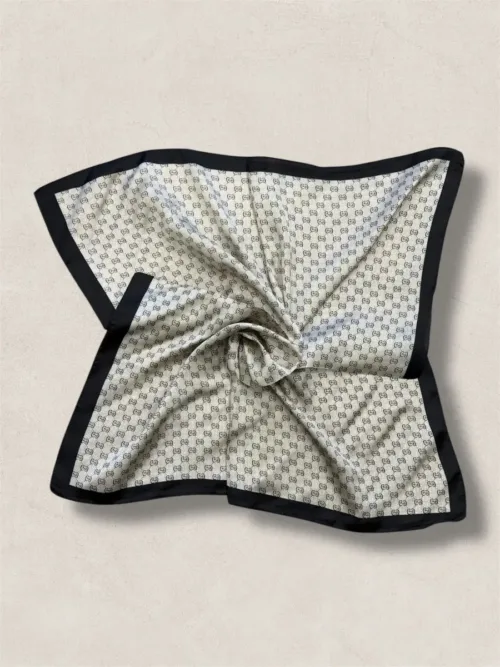 Ασπρόμαυρο μαντήλι με σχέδιο