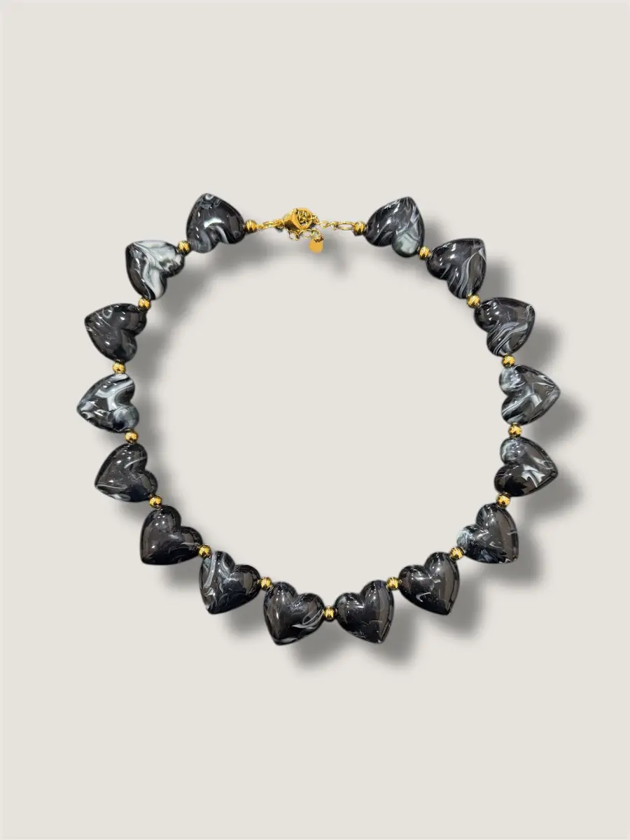 Statement κολιέ με καρδιές