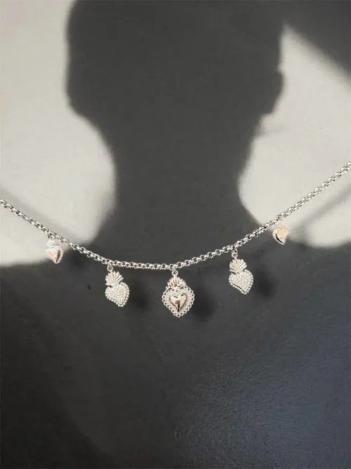 Κολιέ αλυσίδα με charms καρδιές